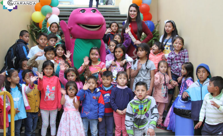 Niños festejaron su día en el Centro Comercial 15 de Mayo