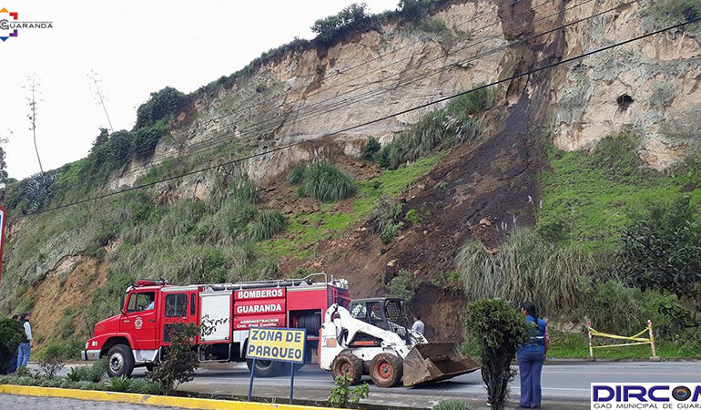 Maquinaria Municipal Interviene en Vías afectadas por la etapa Invernal