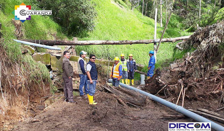 Suspención del Líquido Vital en Guaranda por deslizamiento de tierra que causa daños en la tubería de conducción