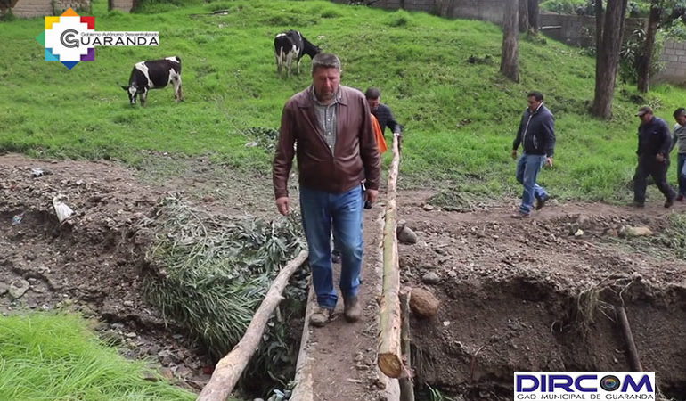 ALCALDE DE GUARANDA, RAMSSES TORRES RECORRE NEGROYACO, ZONA AFECTADA POR EL INVIERNO Y DISPONE AYUDA INMEDIATA