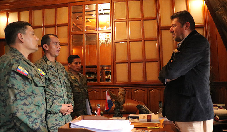 MIEMBROS DE LA BRIGADA BLINDADA DE RIOBAMBA EN VISITA PROTOCOLAR ALCALDE RAMSSES TORRES