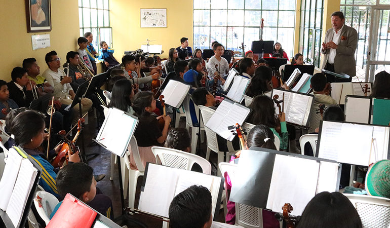 ALCALDE RAMSSES TORRES COMPARTE CON LOS CHICOS DE LA ORQUESTA SINFÓNICA INFANTO JUVENIL