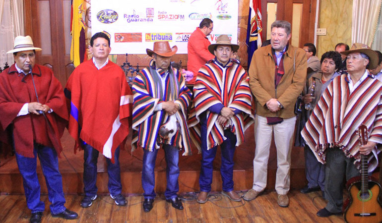 VECINOS DE VINCHOA BRINDAN LA TRADICIONAL SERENATA AL ALCALDE RAMSSES TORRES ESPINOSA