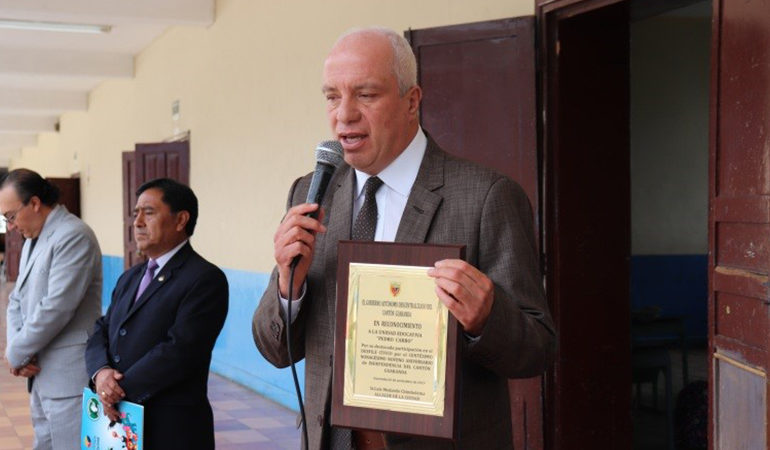 MUNICIPIO ENTREGÓ RECONOCIMIENTO A COLEGIOS DE GUARANDA