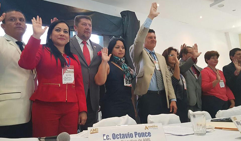 Alcalde Ramsses Torres, representante de la Regional 5 de AME. Daniel Avecilla, reelecto Presidente.