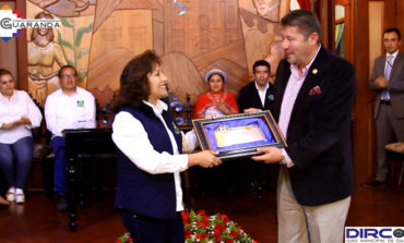VERÓNICA GALLARDO RECIBE LAS LLAVES DE GUARANDA