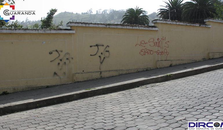 Multa de 3 a 5 salarios básicos a las personas que Grafiteen espacios Públicos y Privados
