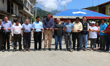 EL ALCALDE DE GUARANDA ENTREGA ADOQUINADO Y REHABILITACIÓN VIAL DE LA CALLE PRINCIPAL A CHAZOJUAN