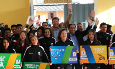 RAMSSES TORRES, APOYANDO AL DEPORTE BOLIVARENSE