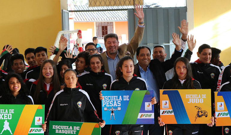 RAMSSES TORRES, APOYANDO AL DEPORTE BOLIVARENSE