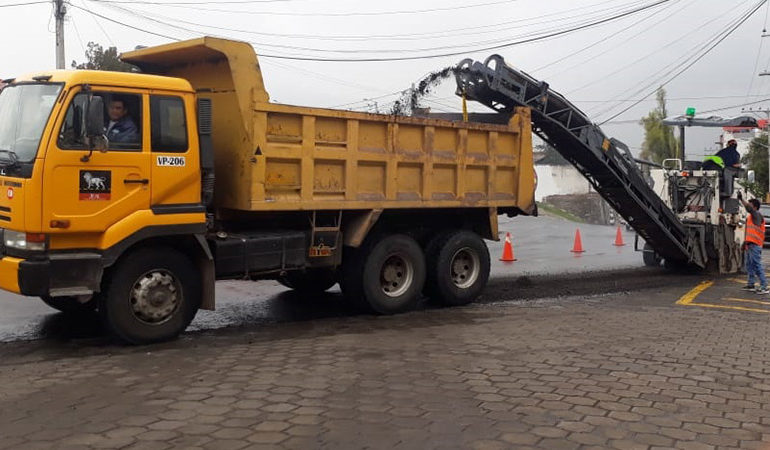INICIA PRIMERA FASE DE ASFALTADO EN GUARANDA