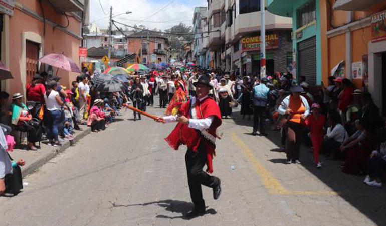 TAITA CARNAVAL ABRE LA FIESTA MAYOR EN GUARANDA