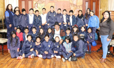 ESTUDIANTES DE LA UNIDAD EDUCATIVA ROBERTO ARREGUI VISITARON EL MUNICIPIO DE GUARANDA