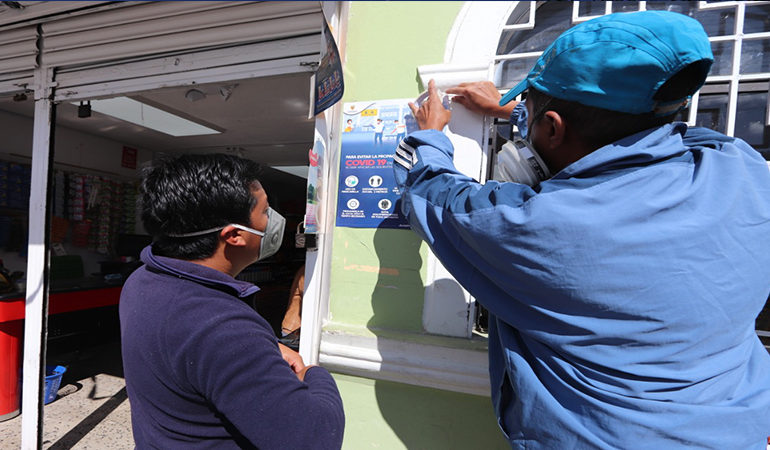MEDIDAS DE BIOSEGURIDAD SON SOCIALIZADAS EN ÁREAS COMERCIALES DE GUARANDA PREVIO AL CAMBIO DE COLOR DE SEMÁFORO