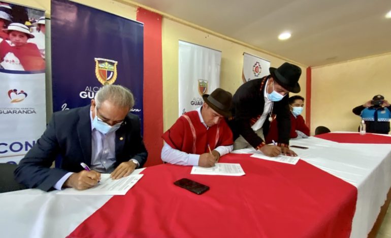 ALCALDE DE GUARANDA FIRMA CONVENIO PARA FORTALECER EL PROGRAMA MUNICIPAL “NIÑOS CON FUTURO”
