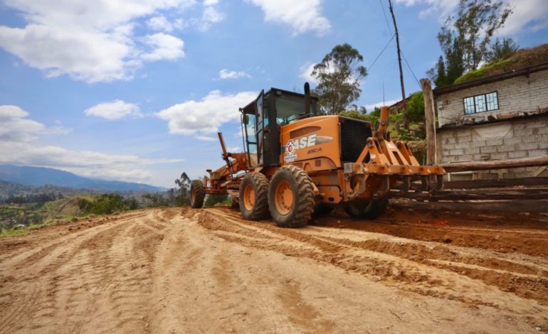 MÁS KILÓMETROS DE MANTENIMIENTO VIAL EN GUARANDA