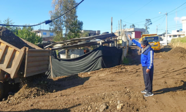 EL ALCALDE DE GUARANDA, MEDARDO CHIMBOLEMA, VERIFICA EL AVANCE DE OBRAS
