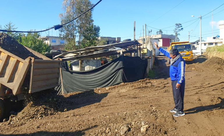 EL ALCALDE DE GUARANDA, MEDARDO CHIMBOLEMA, VERIFICA EL AVANCE DE OBRAS