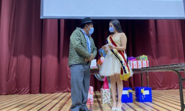 ALCALDE DE GUARANDA OFICIALIZÓ LA VINCULACIÓN LABORAL CON LA REINA DEL CANTÓN Y LA ENTREGA DE PRESENTES