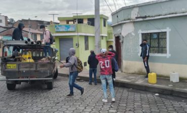 INSTALACIÓN DE  LUMINARIAS ECOLÓGICAS EN ESCALINATAS DE GUARANDA