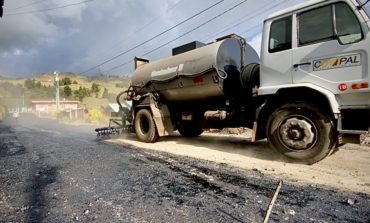 INICIÓ LA IMPRIMACIÓN DE LAS CALLES DE LA PARROQUIA SALINAS, PREVIO A LA COLOCACIÓN DE LA CARPETA ASFÁLTICA