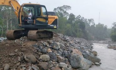 LA MUNICIPALIDAD DE GUARANDA REALIZA DRAGADO EN EL RÍO SUQUIBÍ