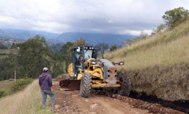 MUNICIPIO TRABAJA EN MEJORAMIENTO VIAL