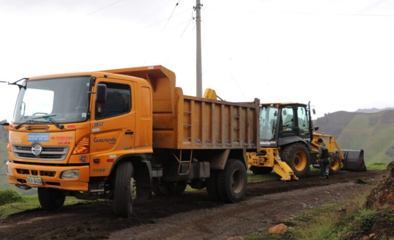 MUNICIPIO TRABAJA EN MEJORAMIENTO VIAL EN VARIAS COMUNIDADES