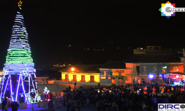Encendido del Árbol de la Guarandeñidad en la Plaza 15 de Mayo
