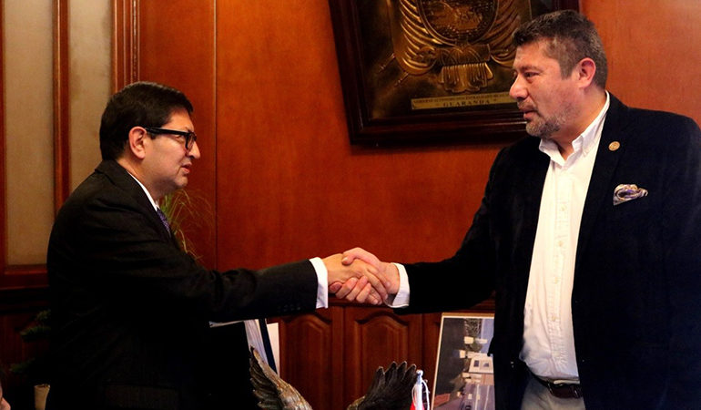 DR. RAÚL VERDEZOTO VELA ES POSESIONADO COMO REGISTRADOR DE LA PROPIEDAD DEL CANTÓN GUARANDA