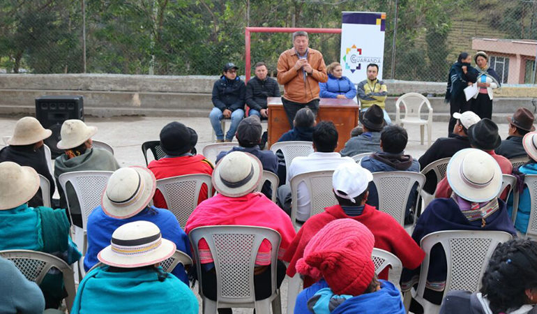 EL ALCALDE DEL CANTÓN GUARANDA ENTREGA TUBERÍA A LA COMUNIDAD DE TINGOPAMBA