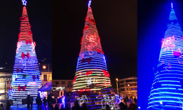 GUARANDA INICIÓ LA ÉPOCA DE NAVIDAD CON EL ENCENDIDO DEL ÁRBOL NAVIDEÑO EN  LA PLAZA 15 DE MAYO