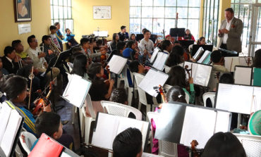 ALCALDE RAMSSES TORRES COMPARTE CON LOS CHICOS DE LA ORQUESTA SINFÓNICA INFANTO JUVENIL
