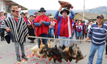 VINCHOA GRANDE FESTEJÓ EL  ENTIERRO DEL CARNAVAL CON EL GALLO COMPADRE
