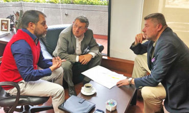 ALCALDE RAMSSES TORRES Y MINISTRO PAÚL GRANDA ANALIZAN VIABILIDAD PARA LA CONSTRUCCIÓN DEL PASO LATERAL DE GUARANDA