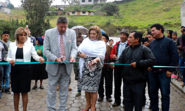 URBANIZACIÓN MIRADOR DE LOS ANDES SE BENEFICIA DEL ADOQUINADO ACERAS Y BORDILLOS