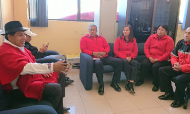 MEDARDO CHIMBOLEMA MANTIENE REUNION CON EL PERSONAL DEL CUERPO DE BOMBEROS DE GUARANDA