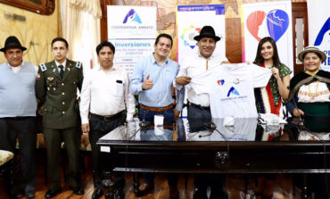 ALCALDE DE GUARANDA Y SU REINA REALIZAN EL LANZAMIENTO OFICIAL DE LA CARRERA ATLETICA 5K