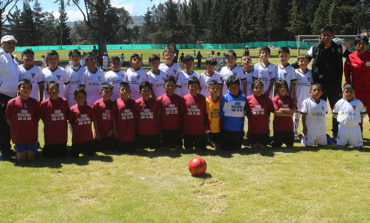 NIÑOS DEL CURSO VACACIONAL MUNICIPAL 2019 VISITARON ESCUELA DE FUTBOL DE LA LDU – SEDE SUR