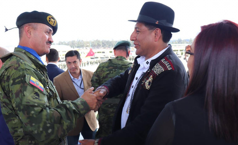 MEDARDO CHIMBOLEMA ASISTE A CAMBIO DE MANDO EN LA BRIGADA BLINDADA GALAPAGOS