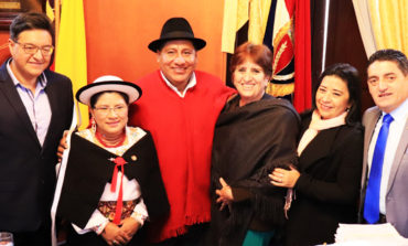 ALCALDE DE GUARANDA RECIBE VISITA DE ASAMBLEISTAS MIEMBROS DE LA COMISION DE LA NIÑEZ Y ADOLESCENCIA