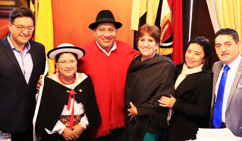 ALCALDE DE GUARANDA RECIBE VISITA DE ASAMBLEISTAS MIEMBROS DE LA COMISION DE LA NIÑEZ Y ADOLESCENCIA