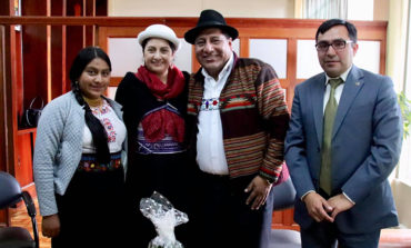 VICEALCALDESA DE AMBATO RECIBE EN SU DESPACHO A MEDARDO CHIMBOLEMA ALCALDE DE GUARANDA
