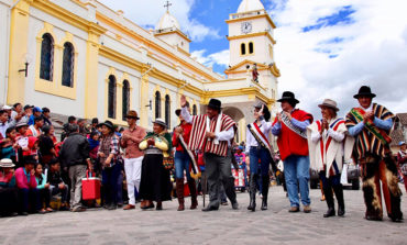 ALCALDE PARTICIPA EN EL PASE DEL CHAGRA EN GUANUJO