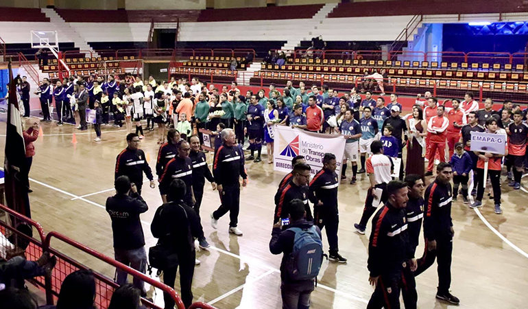 ALCALDE DE GUARANDA INAUGURA EL CAMPEONATO INTER-INSTITUCIONAL FUTBOL  7