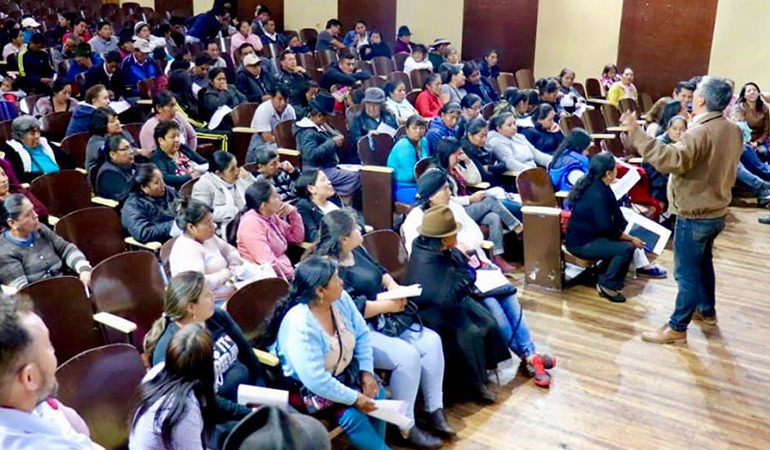 Comisario Municipal se reunió con los  comerciantes autónomos  de Guaranda