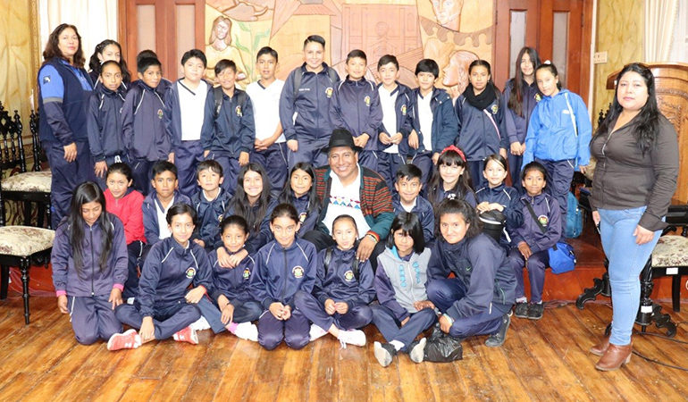 ESTUDIANTES DE LA UNIDAD EDUCATIVA ROBERTO ARREGUI VISITARON EL MUNICIPIO DE GUARANDA