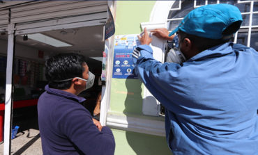 MEDIDAS DE BIOSEGURIDAD SON SOCIALIZADAS EN ÁREAS COMERCIALES DE GUARANDA PREVIO AL CAMBIO DE COLOR DE SEMÁFORO