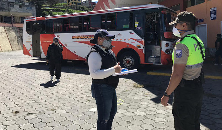 UNIDAD MUNICIPAL DE TRÁNSITO INSPECCIONA VEHÍCULOS DE TRANSPORTE URBANO PREVIO A LA TRANSICIÓN A SEMÁFORO AMARILLO