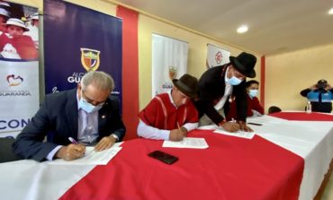ALCALDE DE GUARANDA FIRMA CONVENIO PARA FORTALECER EL PROGRAMA MUNICIPAL "NIÑOS CON FUTURO"